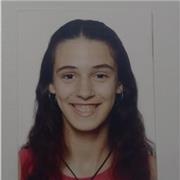 Profesora en prácticas que ofrece clases particulares a niños.